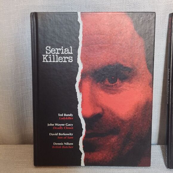 Serial Killers and Mass Murderers Time Life Books Hardcovers 1992 with Photos - Picture 2 of 9